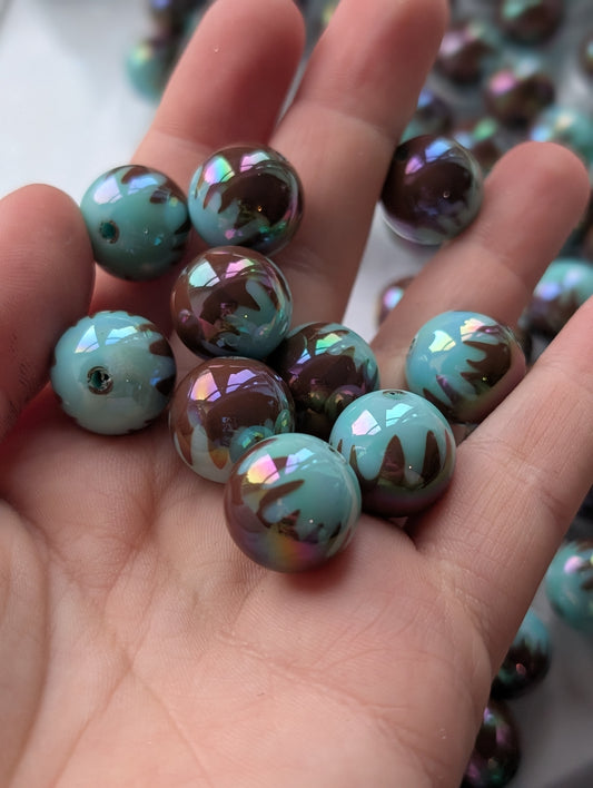 10x Christmas pudding 16mm beads