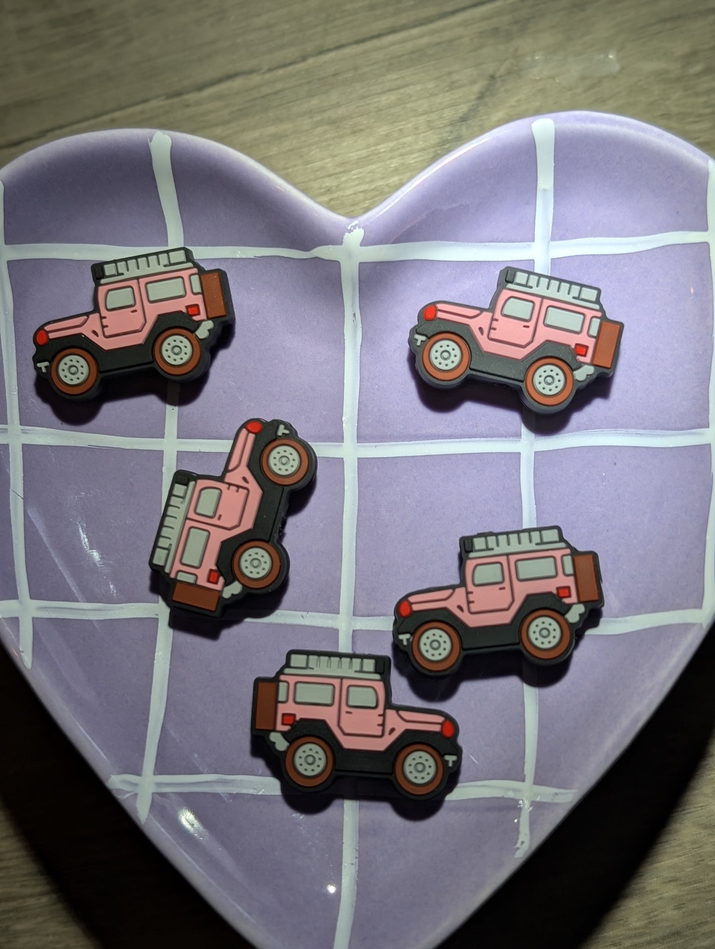 Pink jeep 2D focal #038