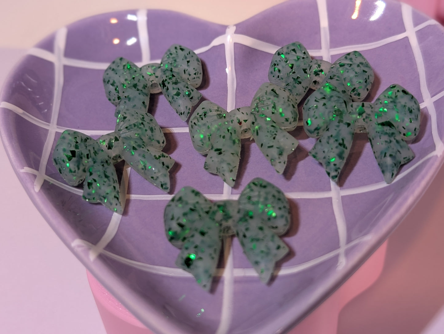 Green flake bows 2D focal #006