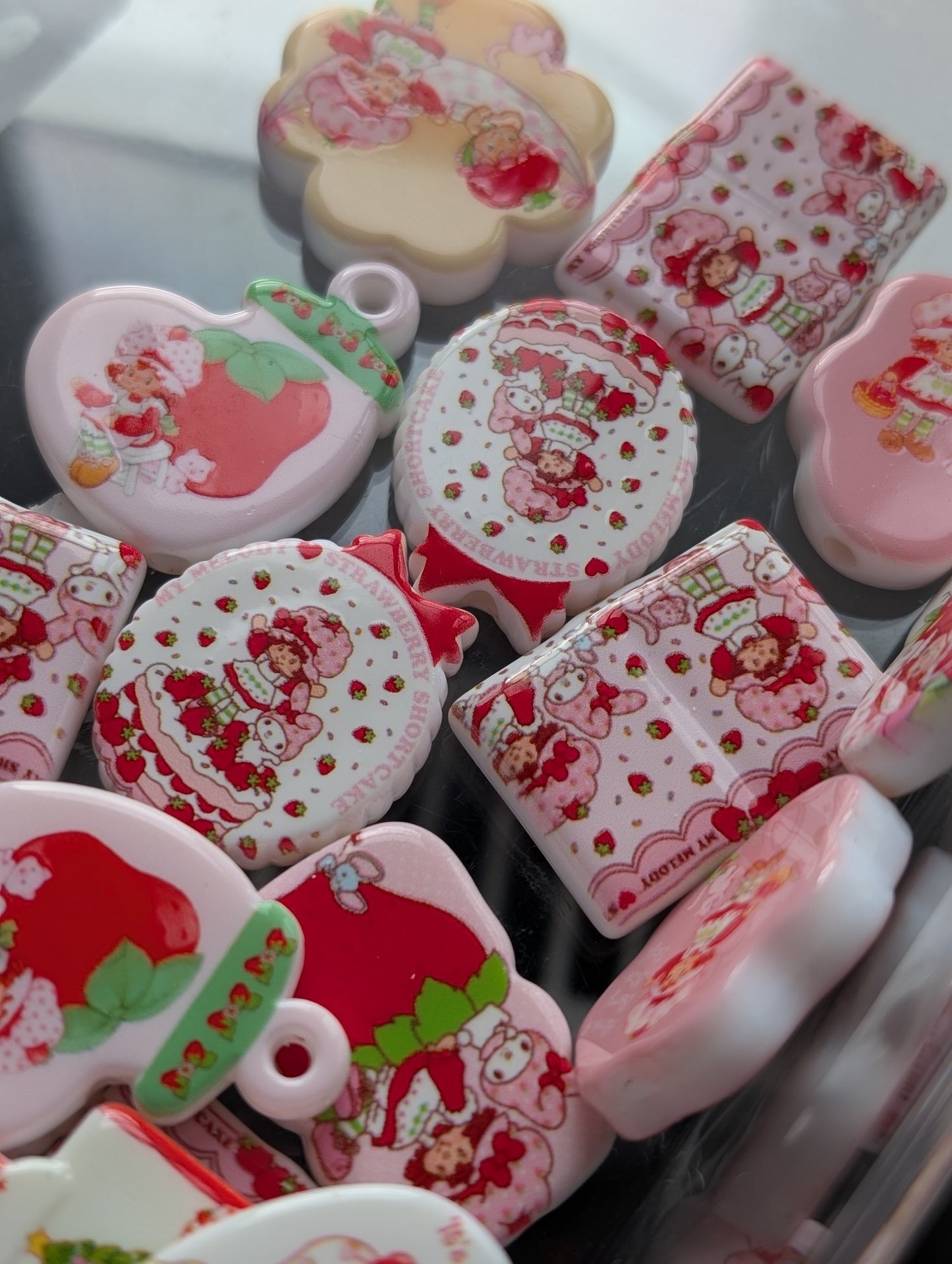 Strawberry sk acrylic beads