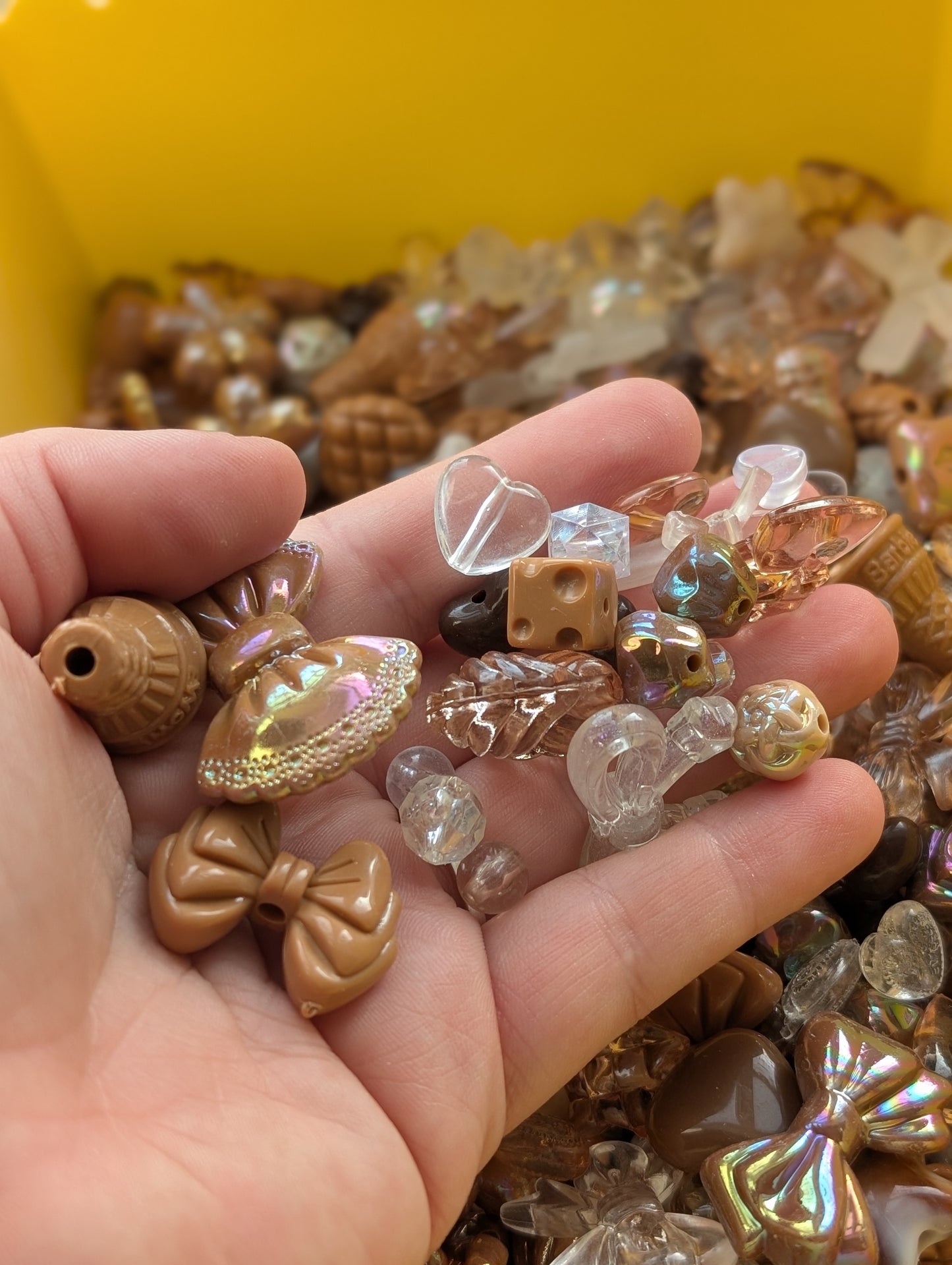 Brown acrylic beads mix