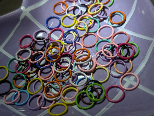 Colourful jump rings - large