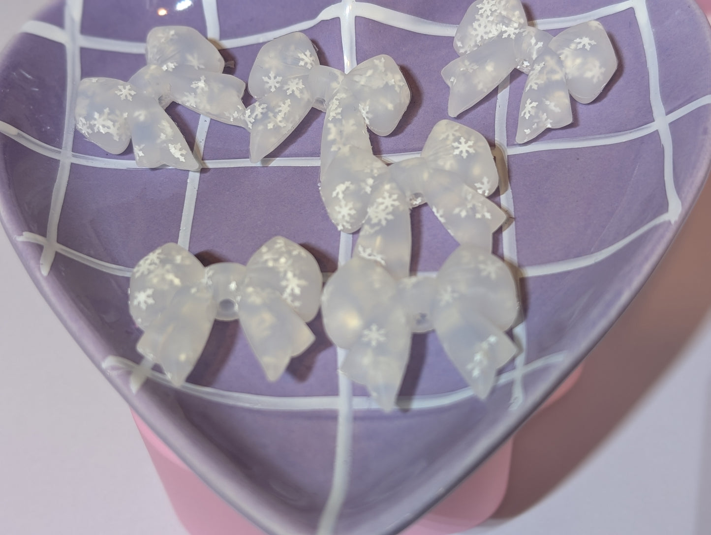 Snowflake bows 2D focal #004