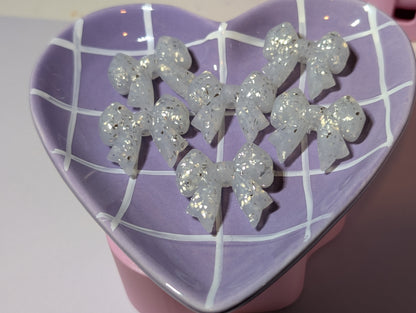 White flake bows 2D focal #007