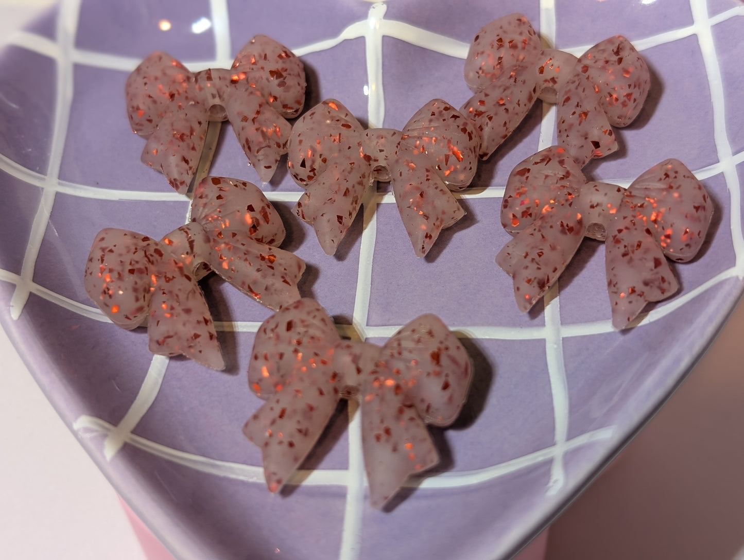 Red flake bows 2D focal #005