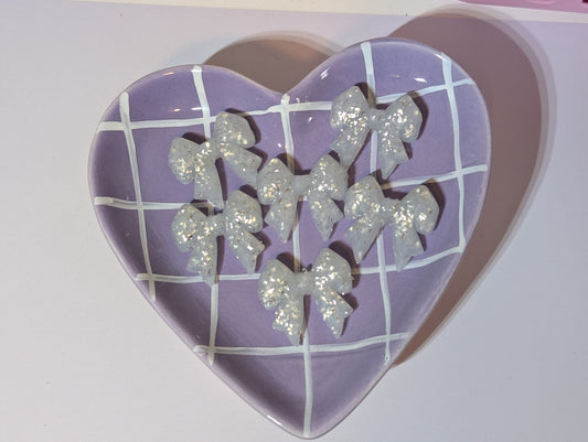 White flake bows 2D focal #007
