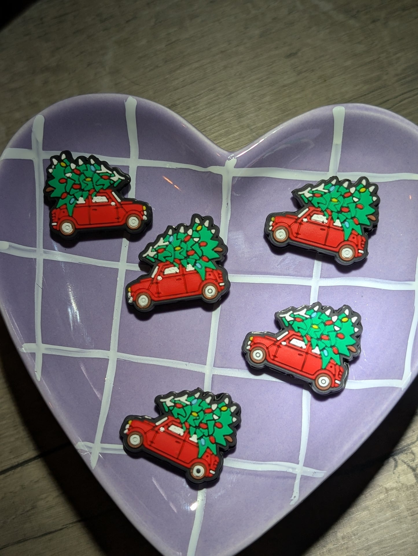 Red Christmas car 2D focal #031