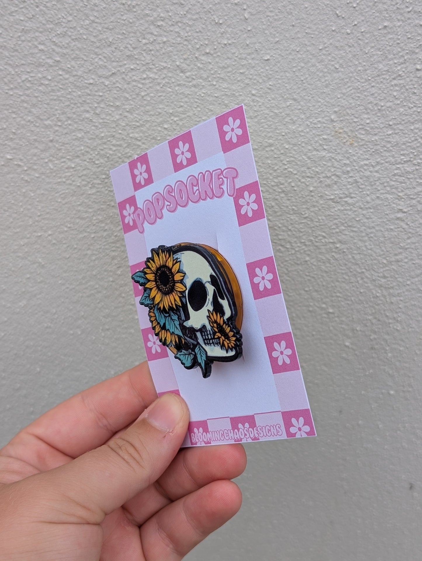 Skull and flower head pop socket