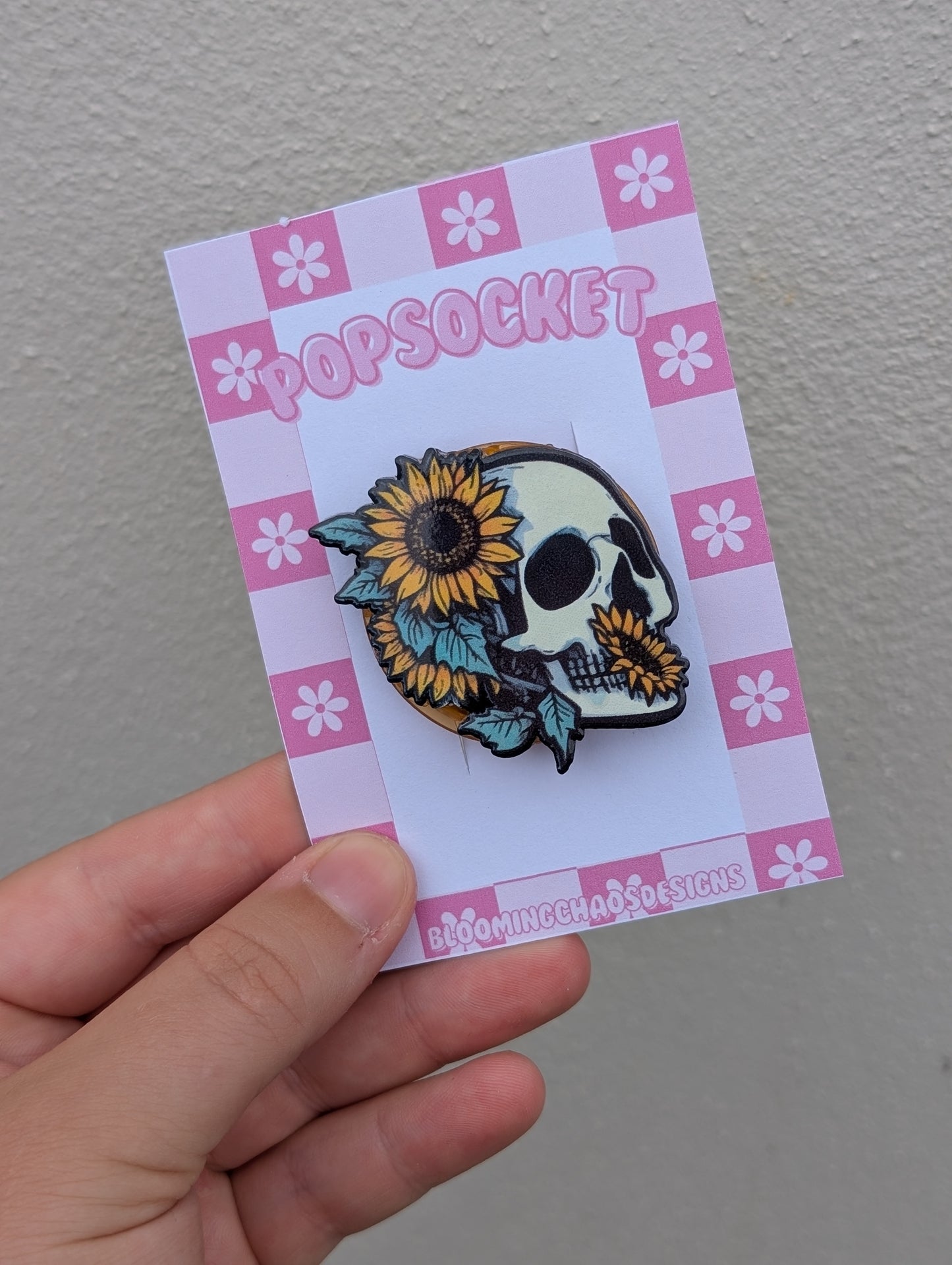 Skull and flower head pop socket